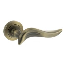 Old English Oxford Lever Door Handle on Round Rose (Pair)