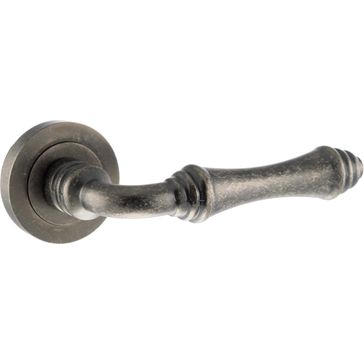 Old English Durham Lever Door Handle on Round Rose (Pair)