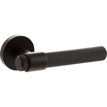 Senza Pari Fasana Linear Knurled Lever Door Handle on Minimal Round Rose
