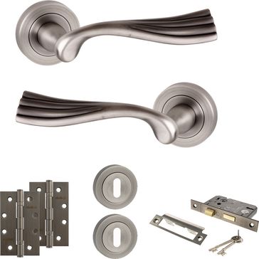 Old English Richmond Door Handle Pack - 3 Lever Lock Set