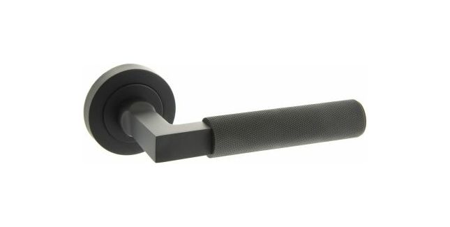 Millhouse Brass Cartwright Lever Door Handle on Round Rose (Pair)