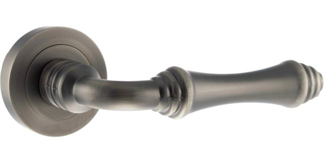 Old English Durham Lever Door Handle on Round Rose (Pair)