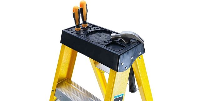 TB Davies INSUL8-S Professional Fibreglass Swingback Step Ladder